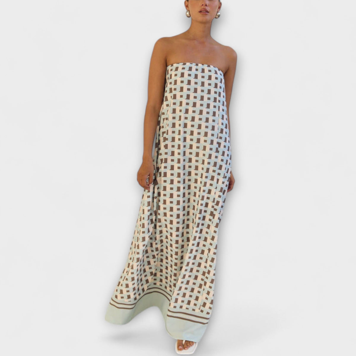 Hasel - Beig Off-Shoulder Maxikleed met Puntpatroon