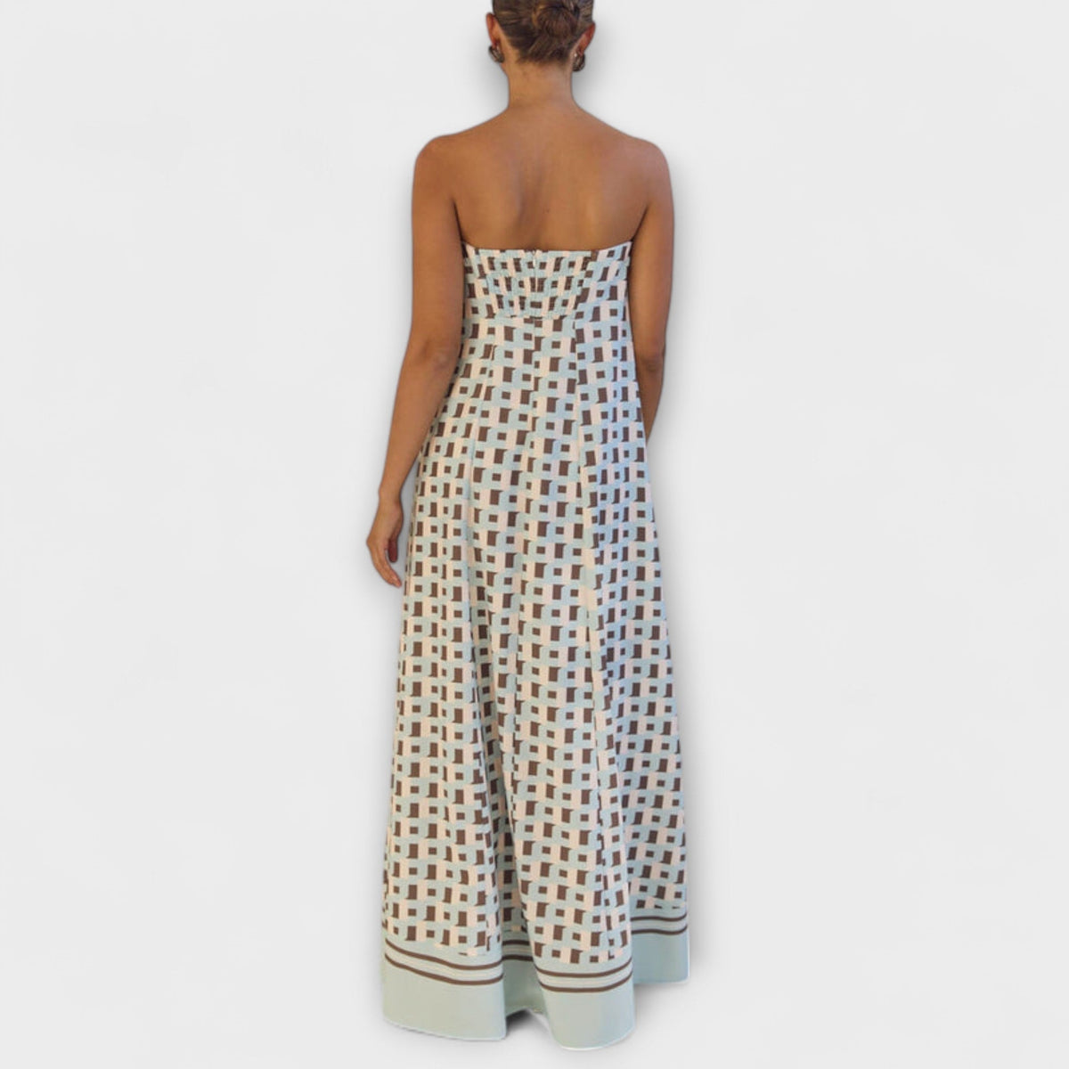 Hasel - Beig Off-Shoulder Maxikleed met Puntpatroon
