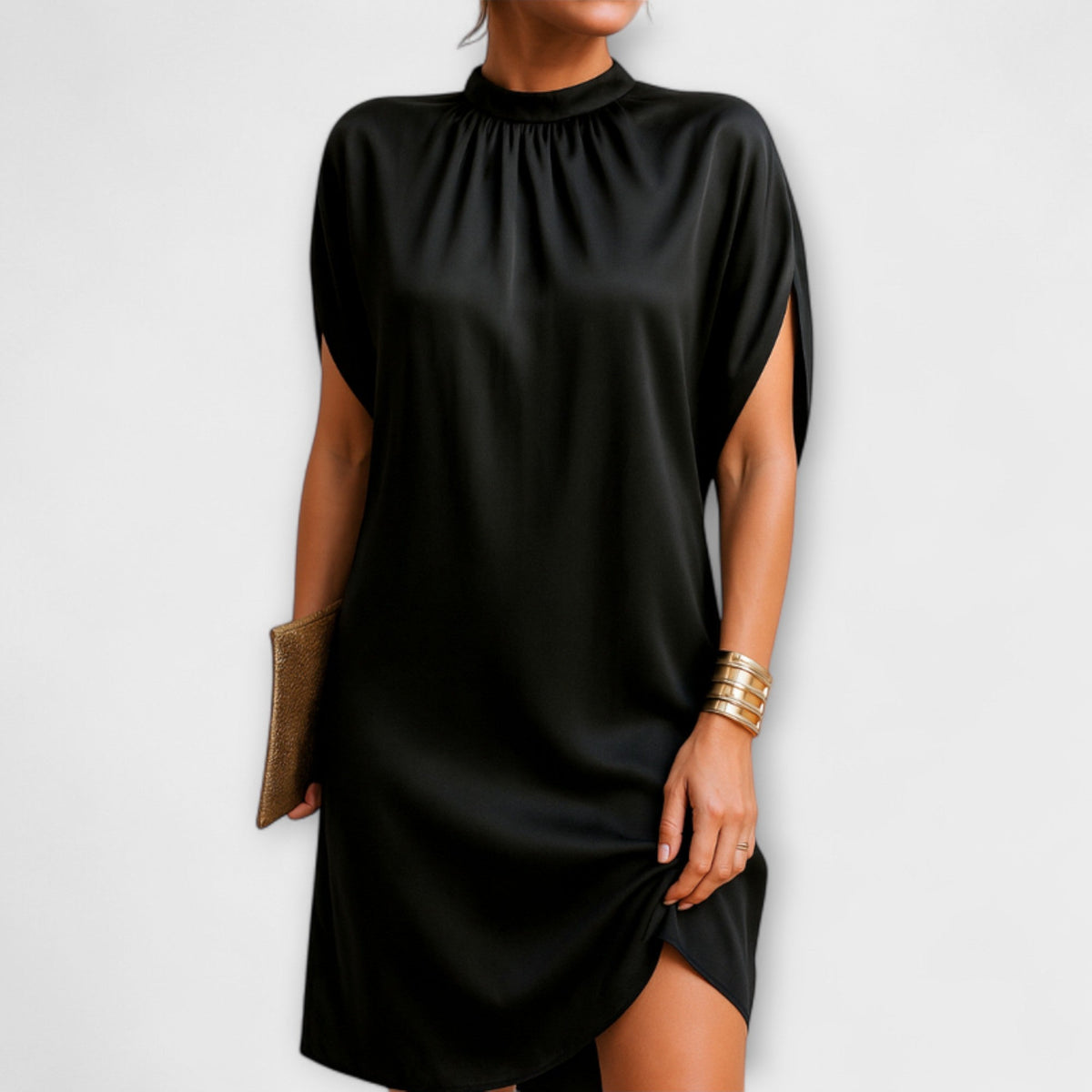 Trudy - Elegante zwarte jurk met opstaande kraag