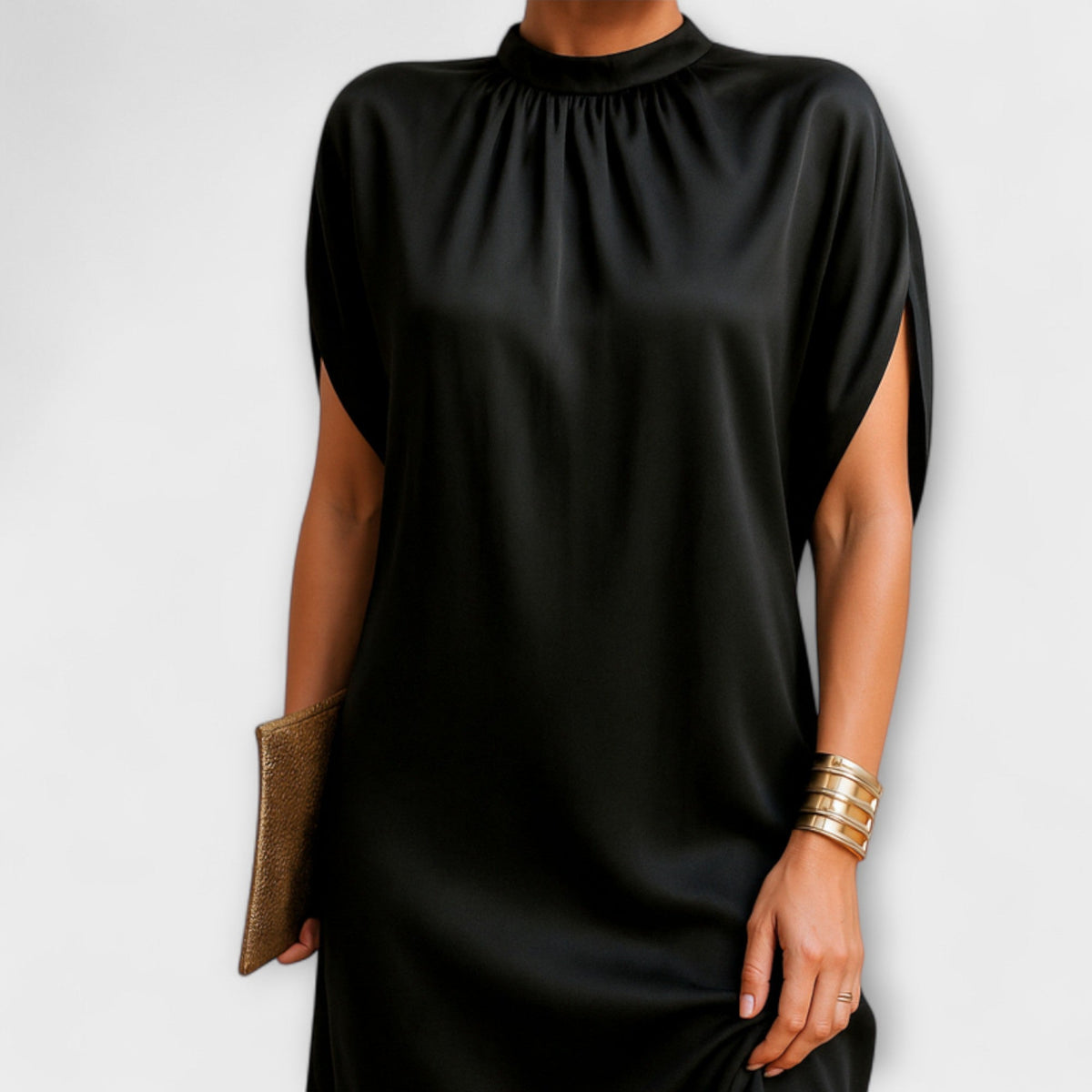 Trudy - Elegante zwarte jurk met opstaande kraag