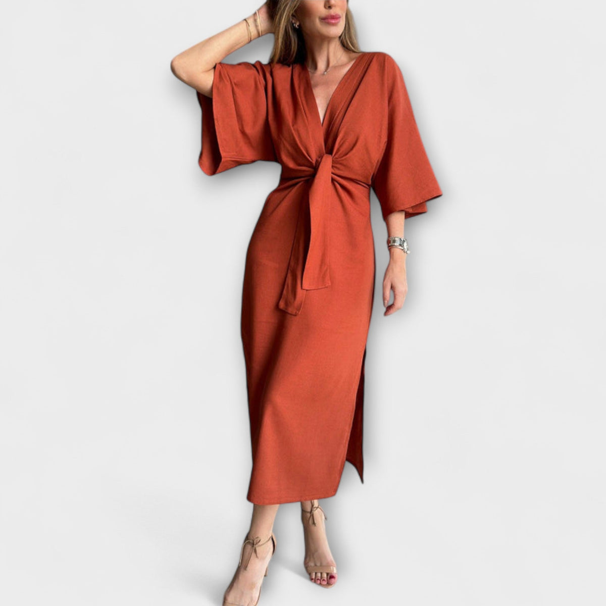 Holly - Rood Kleid met V-hals en Knoopdetail