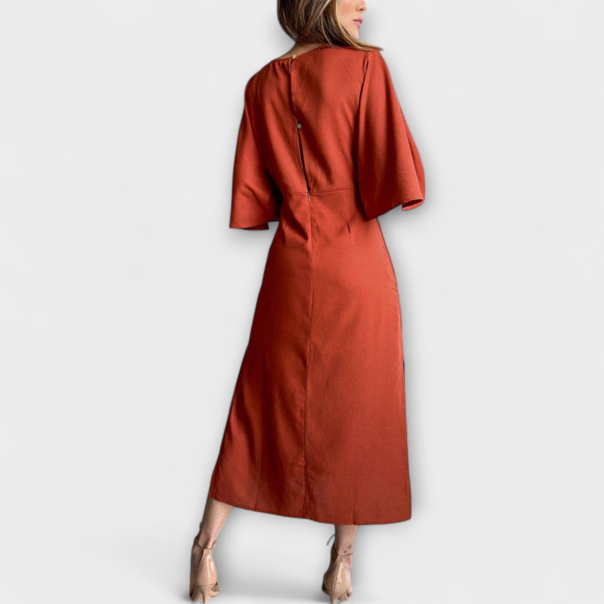 Holly - Rood Kleid met V-hals en Knoopdetail