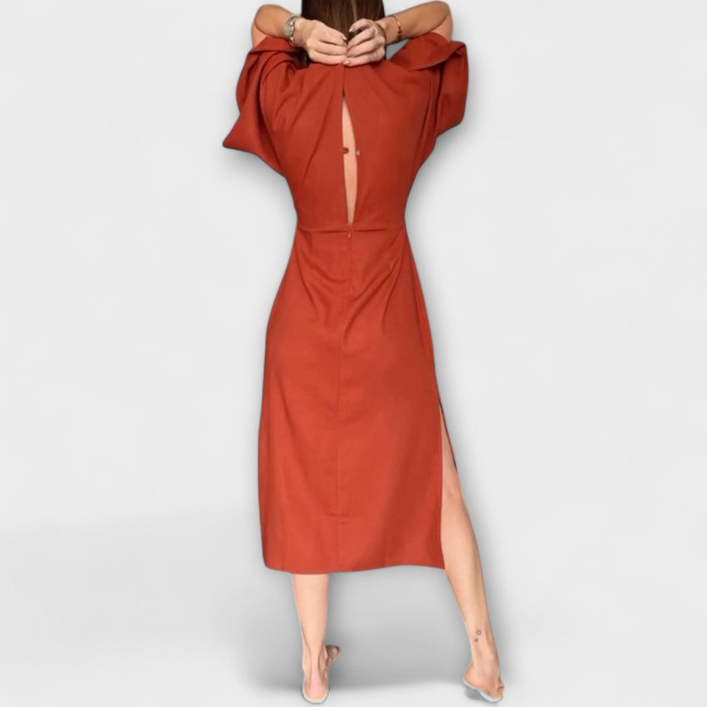 Holly - Rood Kleid met V-hals en Knoopdetail
