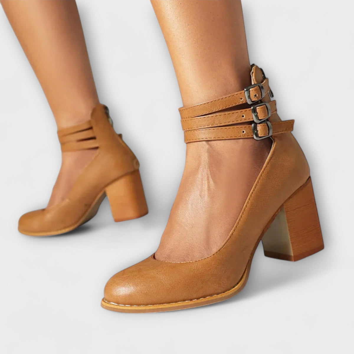 Annegret - Rode Pumps met Bandjes