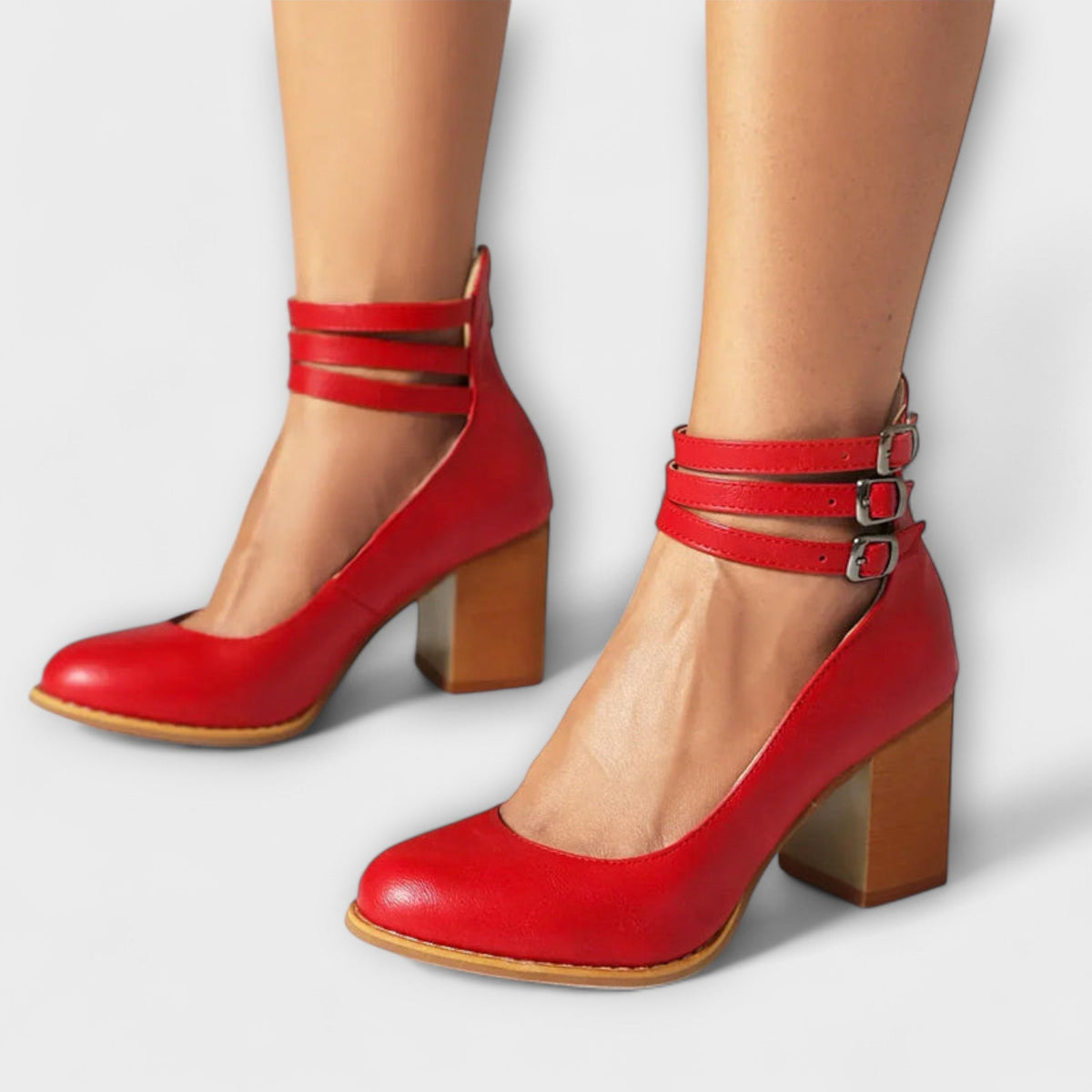 Annegret - Rode Pumps met Bandjes