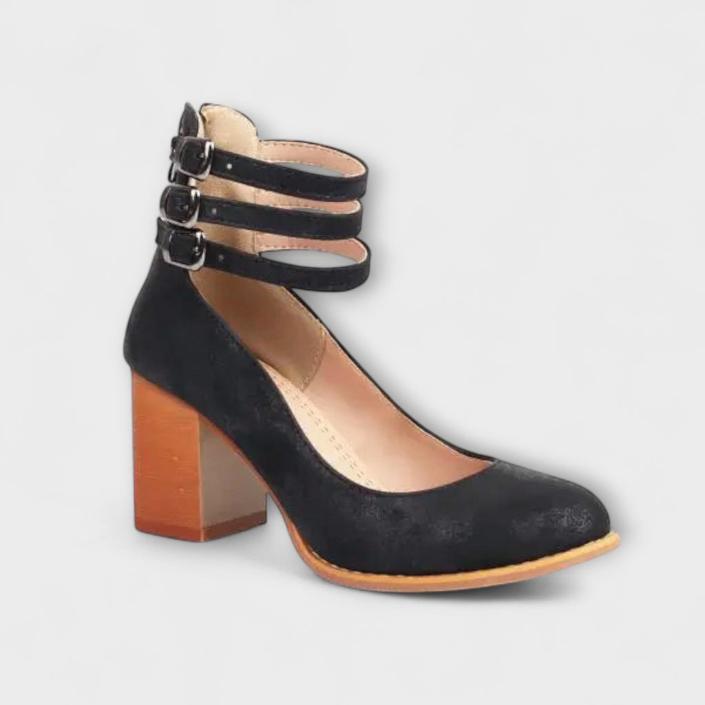 Annegret - Rode Pumps met Bandjes