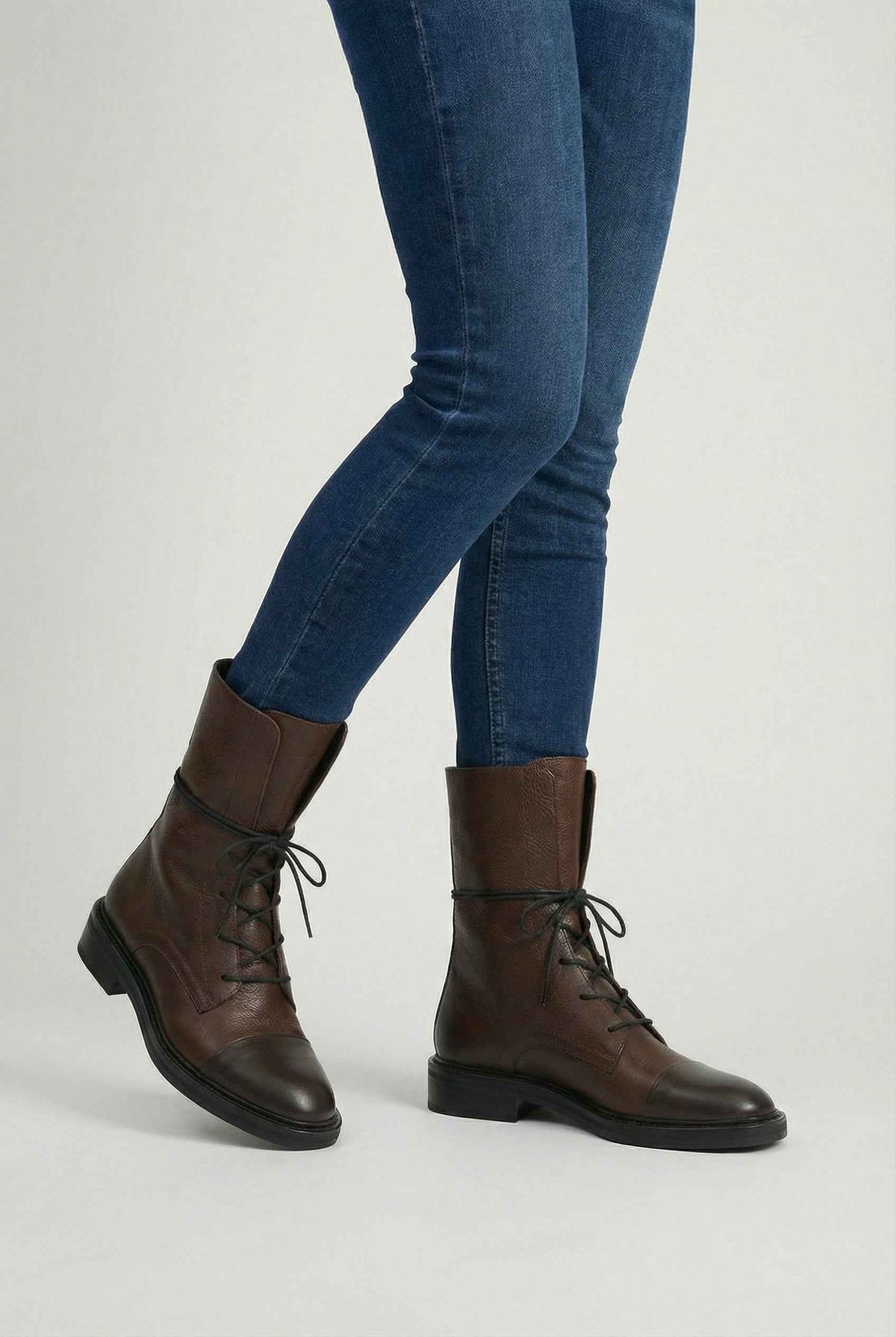 Victoria | Comfortabele Bruine Veterlaarzen met Elegante Accenten - Lumina