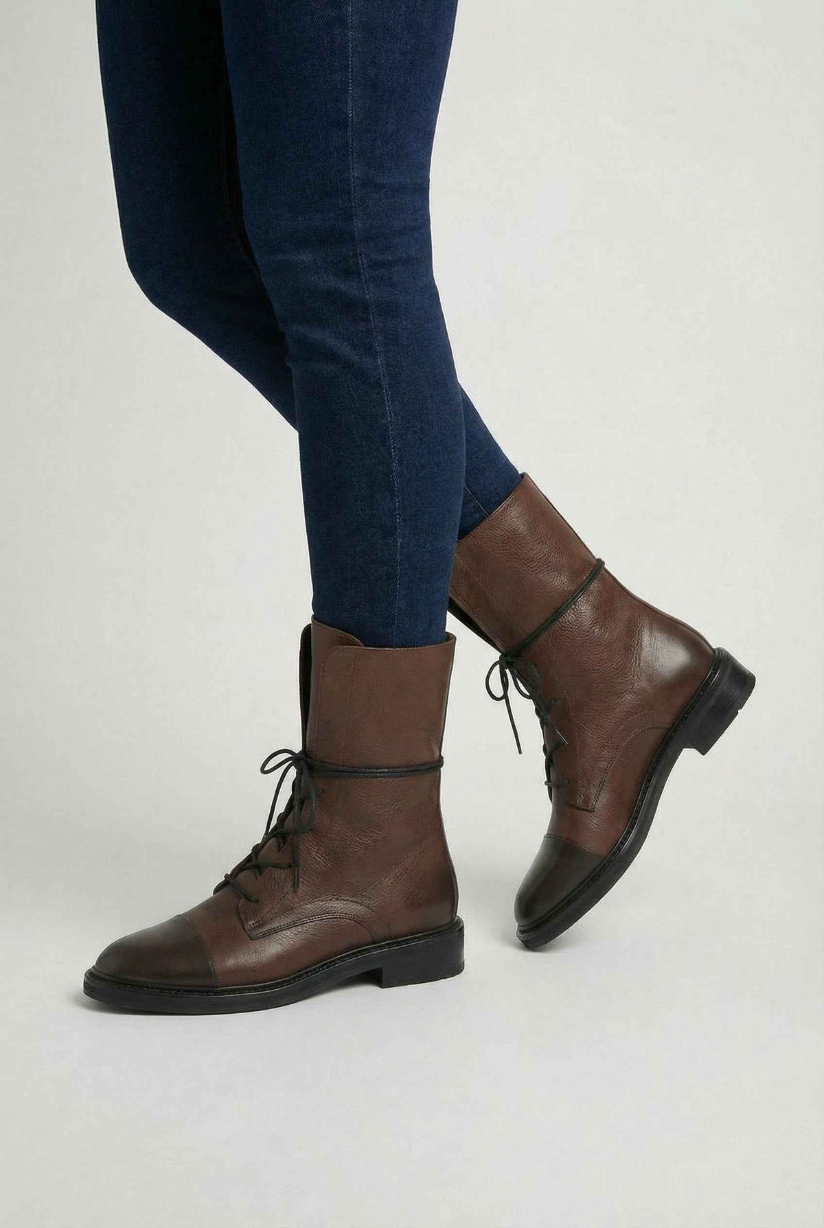 Victoria | Comfortabele Bruine Veterlaarzen met Elegante Accenten - Lumina