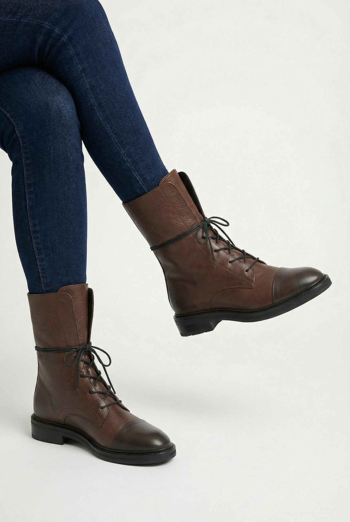 Victoria | Comfortabele Bruine Veterlaarzen met Elegante Accenten - Lumina